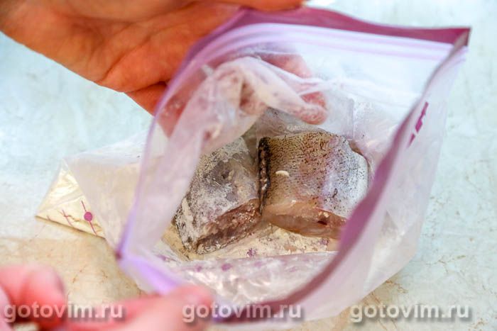 Фотографии рецепта Минтай с луком, морковью и сметаной, 04 Минтай с луком, морковью и сметаной, Шаг 04