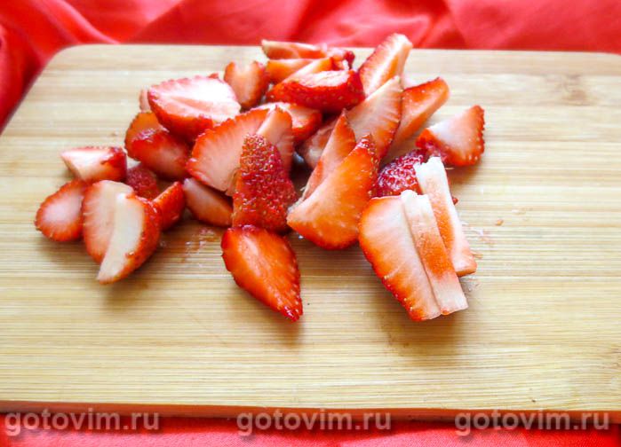 Фотографии рецепта Молочное желе с клубникой, 04 Молочное желе с клубникой, Шаг 04
