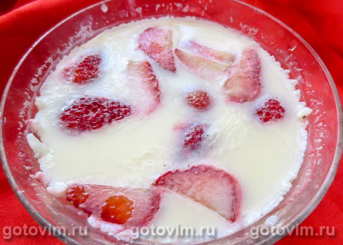 Фотографии рецепта Молочное желе с клубникой, 05 Молочное желе с клубникой, Шаг 05