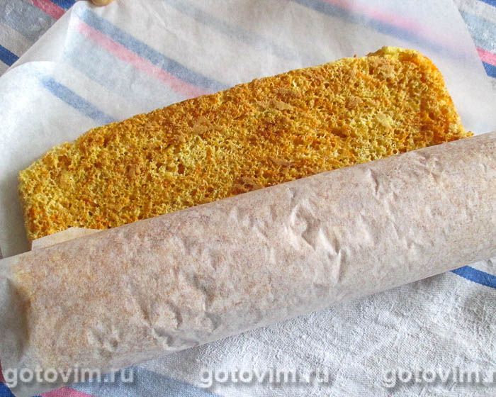 Фотографии рецепта Морковный бисквитный рулет с творожным кремом и мандарином, 09 Морковный бисквитный рулет с творожным кремом и мандарином, Шаг 09
