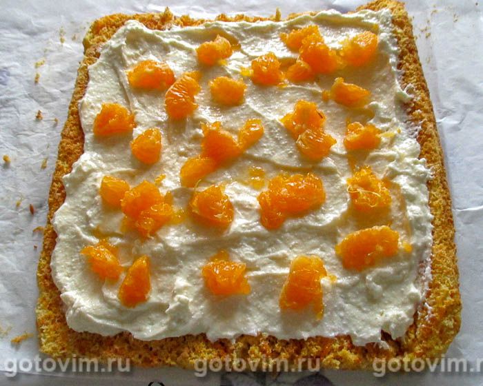 Фотографии рецепта Морковный бисквитный рулет с творожным кремом и мандарином, 12 Морковный бисквитный рулет с творожным кремом и мандарином, Шаг 12