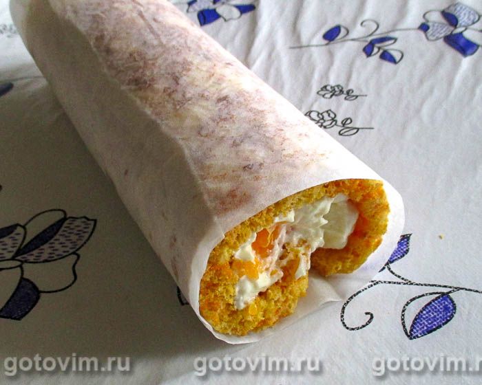 Фотографии рецепта Морковный бисквитный рулет с творожным кремом и мандарином, 13 Морковный бисквитный рулет с творожным кремом и мандарином, Шаг 13