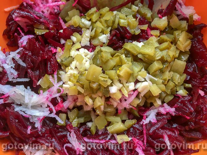 Фотографии рецепта Салат из свеклы с сыром сулугуни, огурцов и кольраби, 05 Салат из свеклы с сыром сулугуни, огурцов и кольраби, Шаг 05