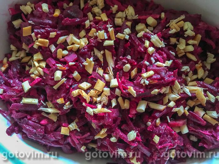 Фотографии рецепта Салат из свеклы с сыром сулугуни, огурцов и кольраби, 07 Салат из свеклы с сыром сулугуни, огурцов и кольраби, Шаг 07