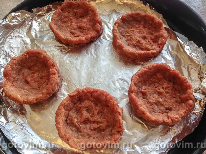 Фотографии рецепта Мясные гнезда из говяжьего фарша с яично-сырной начинкой, 09 Мясные гнезда из говяжьего фарша с яично-сырной начинкой, Шаг 09
