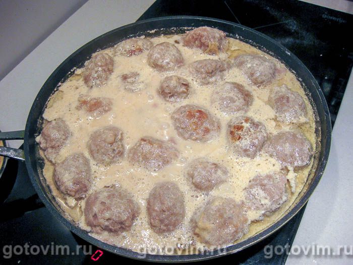 Фотографии рецепта Мясные шарики в горчично-сметанном соусе, 08 Мясные шарики в горчично-сметанном соусе, Шаг 08