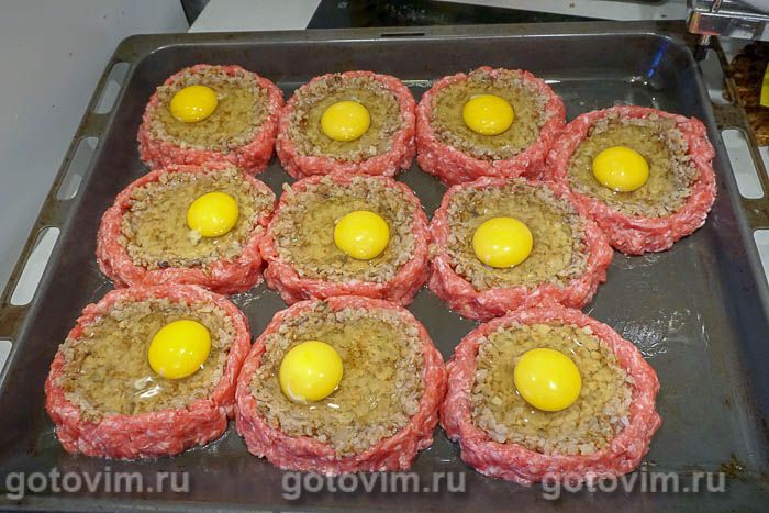 Фотографии рецепта Гнезда из фарша с гречкой, грибами и яйцами, 08 Гнезда из фарша с гречкой, грибами и яйцами, Шаг 08