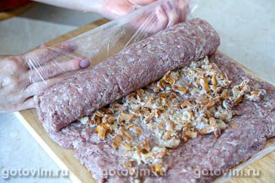 Фотографии рецепта Мясной рулет с лисичками, 07 Мясной рулет с лисичками, Шаг 07