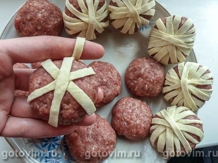 Фотографии рецепта Мясные клубочки в слоеном тесте, 04 Мясные клубочки в слоеном тесте, Шаг 04