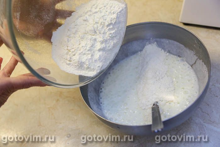 Фотографии рецепта Оладьи на кефире с крахмалом и черной смородиной, 03 Оладьи на кефире с крахмалом и черной смородиной, Шаг 03
