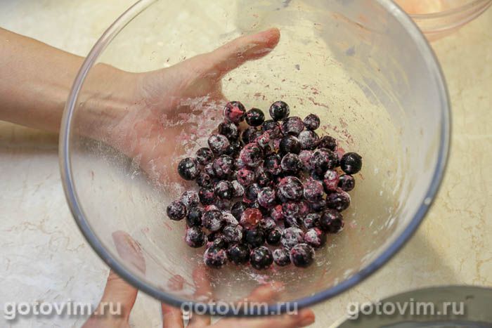 Фотографии рецепта Оладьи на кефире с крахмалом и черной смородиной, 01 Оладьи на кефире с крахмалом и черной смородиной, Шаг 01