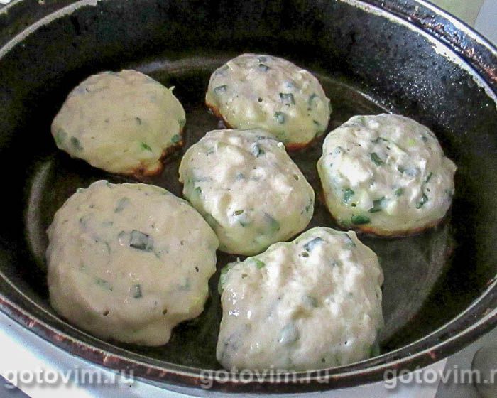 Фотографии рецепта Оладьи на кефире с капустой и зелёным луком, 06 Оладьи на кефире с капустой и зелёным луком, Шаг 06
