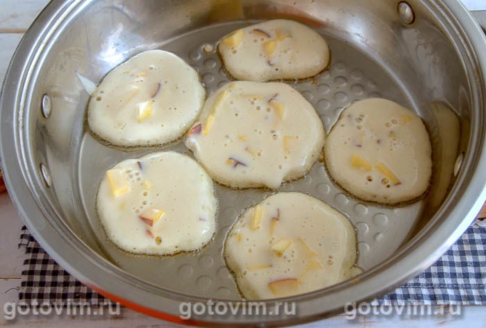 Фотографии рецепта Оладьи на кефире с персиками, 06 Оладьи на кефире с персиками, Шаг 06