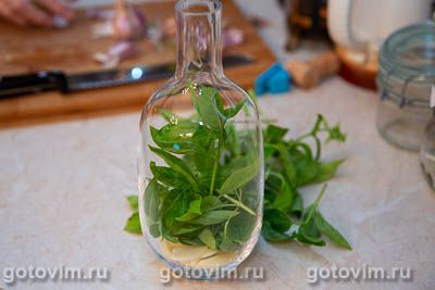 Фотографии рецепта Оливковое масло с чесноком и свежим базиликом, 03 Оливковое масло с чесноком и свежим базиликом, Шаг 03