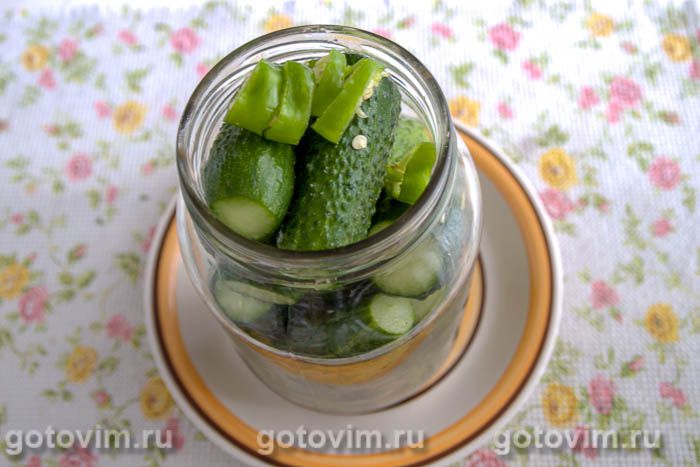 Фотографии рецепта Квашеные огурцы с кинзой на зиму, 04 Квашеные огурцы с кинзой на зиму, Шаг 04