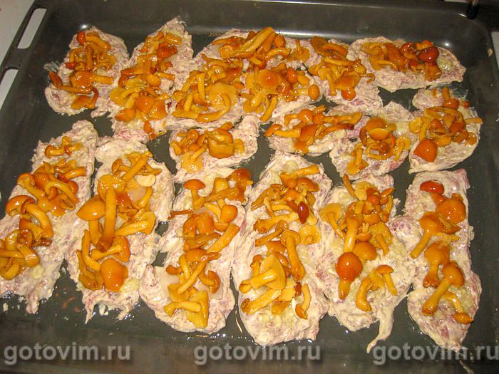 Фотографии рецепта Отбивные из говядины с грибами и сыром, 06 Отбивные из говядины с грибами и сыром, Шаг 06