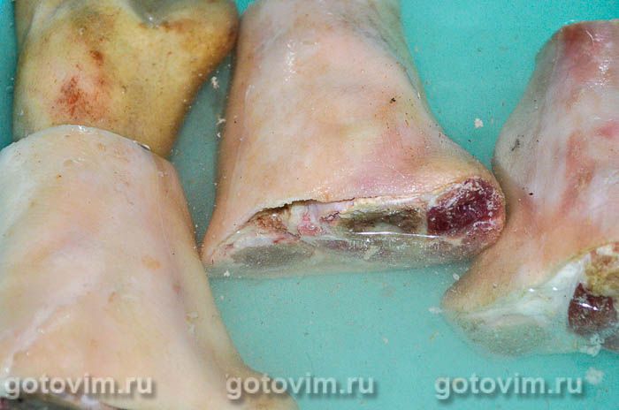 Фотографии рецепта Отварные свиные ножки в чесночном соусе, 02 Отварные свиные ножки в чесночном соусе, Шаг 02
