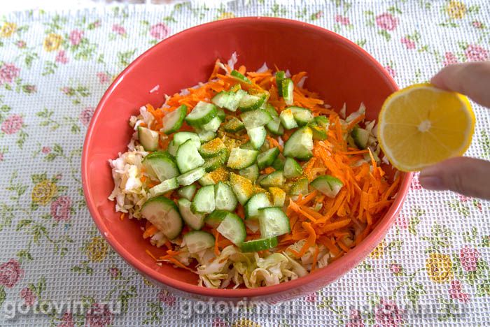 Фотографии рецепта Салат из молодой капусты и огурцов с куркумой (для шашлыка и гриля), 05 Салат из молодой капусты и огурцов с куркумой (для шашлыка и гриля), Шаг 05