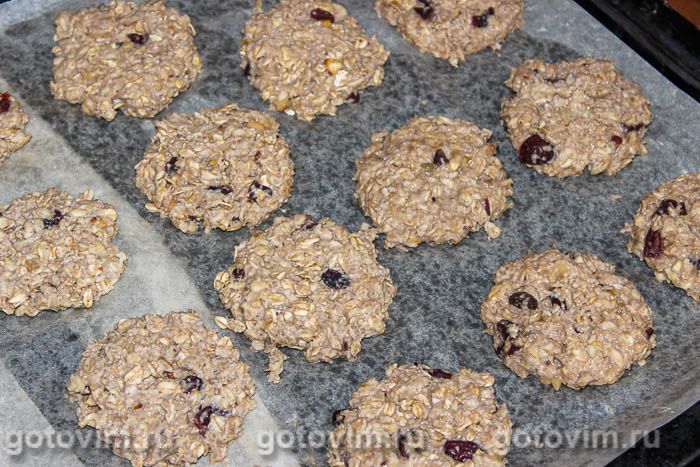 Фотографии рецепта Овсяное печенье с бананом и клюквой, 04 Овсяное печенье с бананом и клюквой, Шаг 04