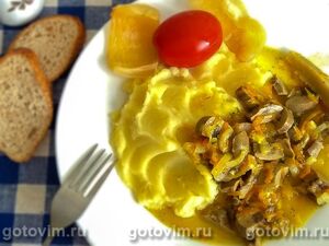 Почки свиные, тушенные с солеными огурцами