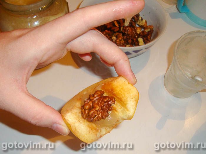 Фотографии рецепта Айва с медом и орехами, 02 Айва с медом и орехами, Шаг 02