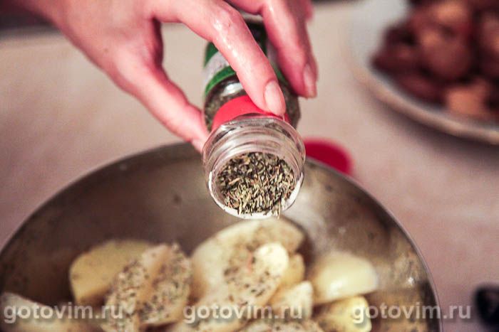 Фотографии рецепта Печеный картофель с итальянскими травами, 03 Печеный картофель с итальянскими травами, Шаг 03