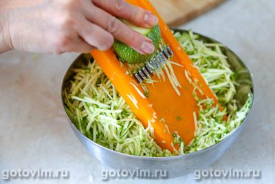 Фотографии рецепта Печеночный торт с кабачками и плавленым сырком, 06 Печеночный торт с кабачками и плавленым сырком, Шаг 06