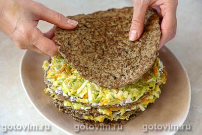 Фотографии рецепта Печеночный торт с кабачками и плавленым сырком, 12 Печеночный торт с кабачками и плавленым сырком, Шаг 12