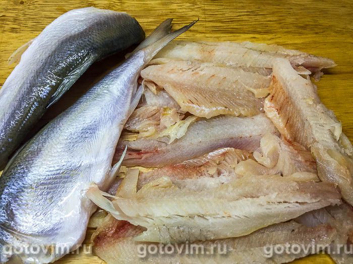 Фотографии рецепта Пелядь, запеченная с морковью и луком под сырной корочкой в духовке, 01 Пелядь, запеченная с морковью и луком под сырной корочкой в духовке, Шаг 01