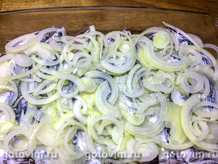 Фотографии рецепта Пелядь, запеченная в духовке со сметаной и луком, 06 Пелядь, запеченная в духовке со сметаной и луком, Шаг 06