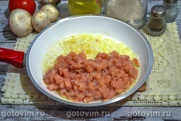 Фотографии рецепта Пиде с куриным мясом и брынзой, 02 Пиде с куриным мясом и брынзой, Шаг 02