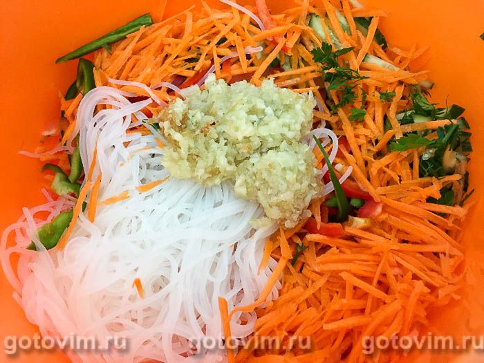 Фотографии рецепта Пикантный салат с фунчозой, 04 Пикантный салат с фунчозой, Шаг 04