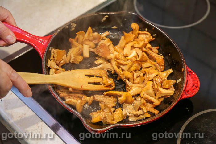 Фотографии рецепта Пирог плетенка с курицей и лисичками, 04 Пирог плетенка с курицей и лисичками, Шаг 04