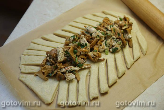Фотографии рецепта Пирог плетенка с курицей и лисичками, 08 Пирог плетенка с курицей и лисичками, Шаг 08