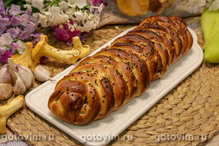 Пирог плетенка с курицей и лисичками. Фотография рецепта Пирог плетенка с курицей и лисичками. Фотография рецепта