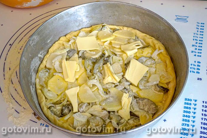 Фотографии рецепта Пирог с картошкой и солеными огурцами, 07 Пирог с картошкой и солеными огурцами, Шаг 07
