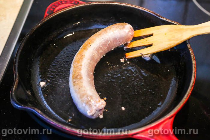 Фотографии рецепта Пирог-плетенка с колбаской для жарки и спаржей с чесноком, 02 Пирог-плетенка с колбаской для жарки и спаржей с чесноком, Шаг 02