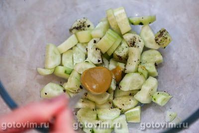 Фотографии рецепта Пирог с лососем и свежими огурцами, 02 Пирог с лососем и свежими огурцами, Шаг 02