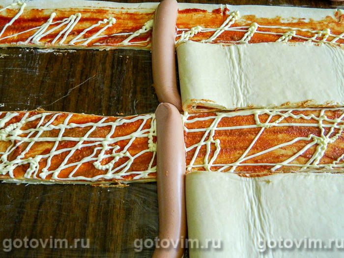 Фотографии рецепта Плетеный пирог с сосисками, 05 Плетеный пирог с сосисками, Шаг 05