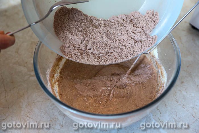 Фотографии рецепта Шоколадный пирог с вишней, 03 Шоколадный пирог с вишней, Шаг 03