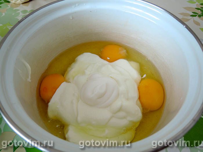 Фотографии рецепта Заливной пирог с творогом и зеленым луком, 03 Заливной пирог с творогом и зеленым луком, Шаг 03