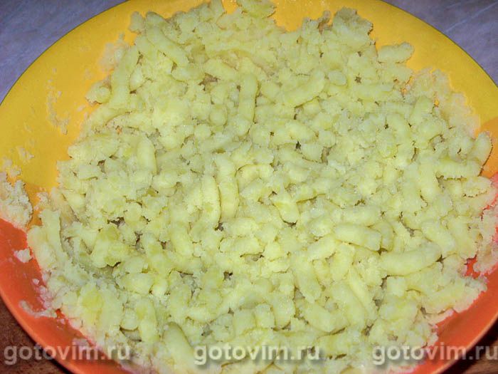 Фотографии рецепта Картофельные пирожки с квашеной капустой, 02 Картофельные пирожки с квашеной капустой, Шаг 02