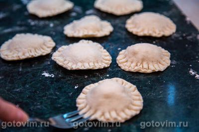 Фотографии рецепта Слоеные пирожки с крабовым мясом, 06 Слоеные пирожки с крабовым мясом, Шаг 06