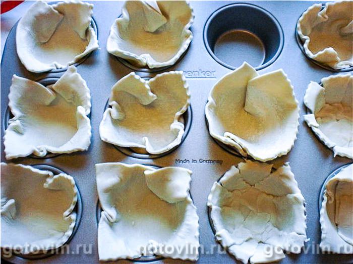 Фотографии рецепта Пирожные на скорую руку из слоёного теста и бананов, 03 Пирожные на скорую руку из слоёного теста и бананов, Шаг 03