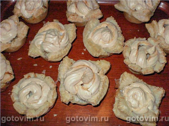 Фотографии рецепта Пирожные на скорую руку из слоёного теста и бананов, 06 Пирожные на скорую руку из слоёного теста и бананов, Шаг 06