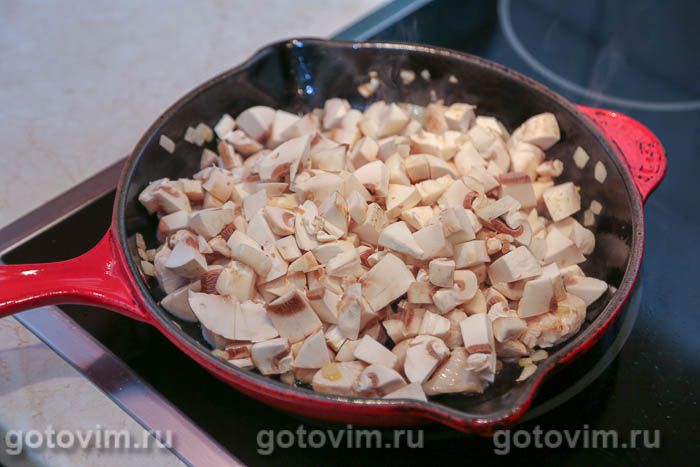 Фотографии рецепта Пирог на сковороде с курицей и грибами, 04 Пирог на сковороде с курицей и грибами, Шаг 04