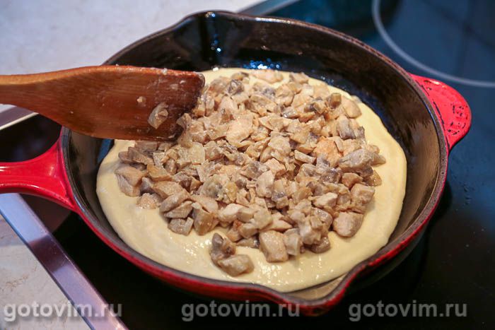 Фотографии рецепта Пирог на сковороде с курицей и грибами, 10 Пирог на сковороде с курицей и грибами, Шаг 10