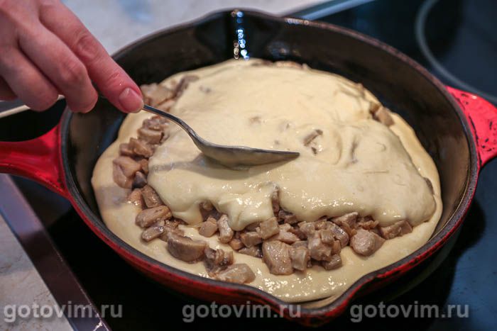 Фотографии рецепта Пирог на сковороде с курицей и грибами, 11 Пирог на сковороде с курицей и грибами, Шаг 11