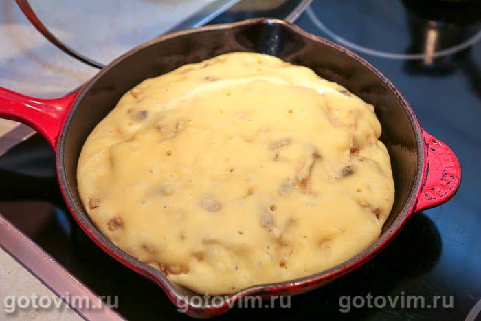 Фотографии рецепта Пирог на сковороде с курицей и грибами, 12 Пирог на сковороде с курицей и грибами, Шаг 12
