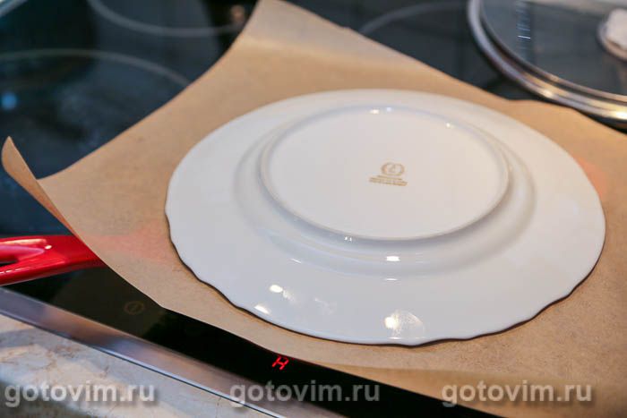 Фотографии рецепта Пирог на сковороде с курицей и грибами, 13 Пирог на сковороде с курицей и грибами, Шаг 13
